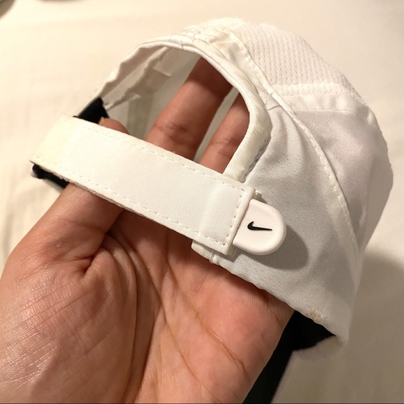 2 Nike Featherlite 2.0 adjustable hats - Picture 10 of 10